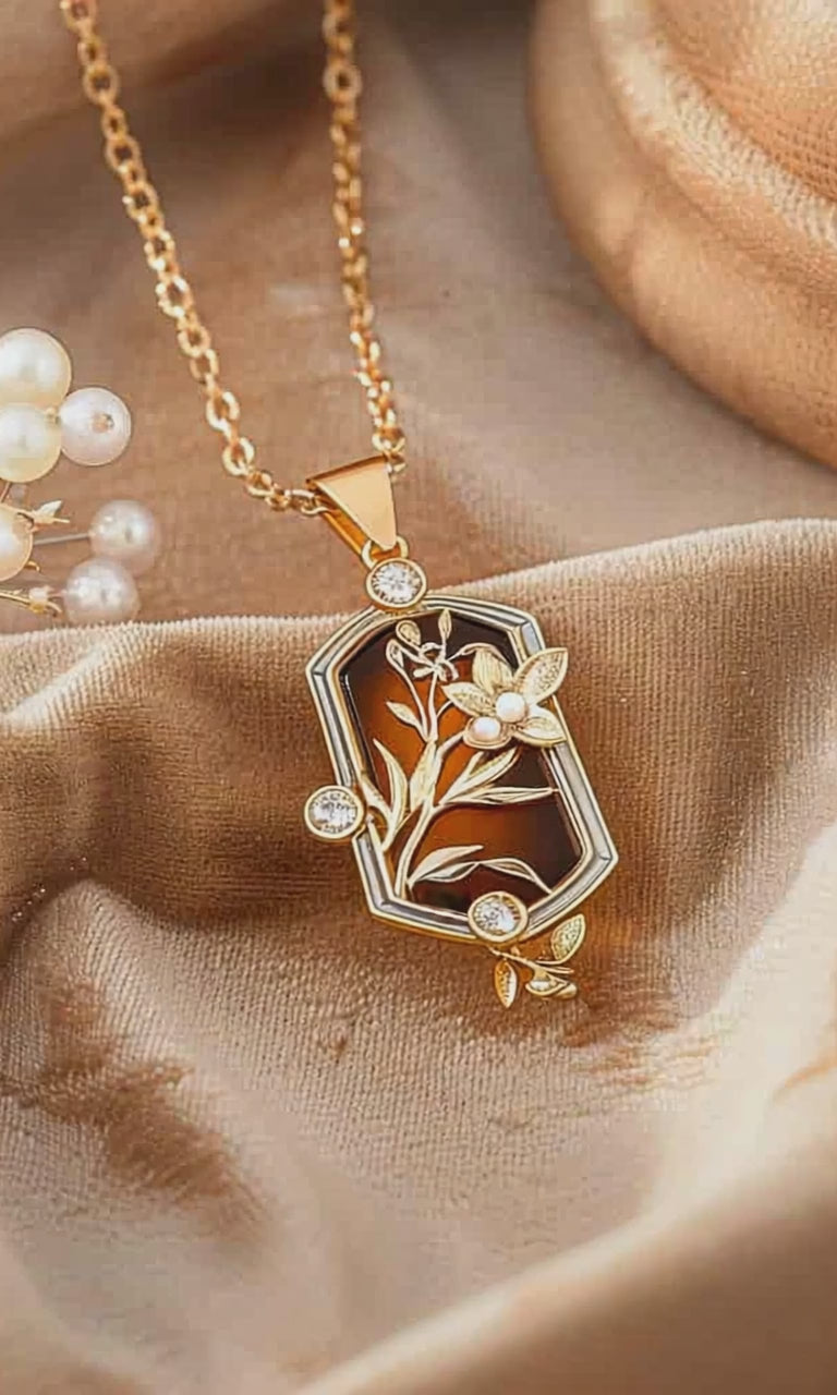 "Flourishing Beauty" Classic Pearl Necklace